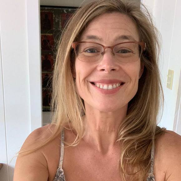 Meet your Posher, Jennifer - Picture 1 of 1